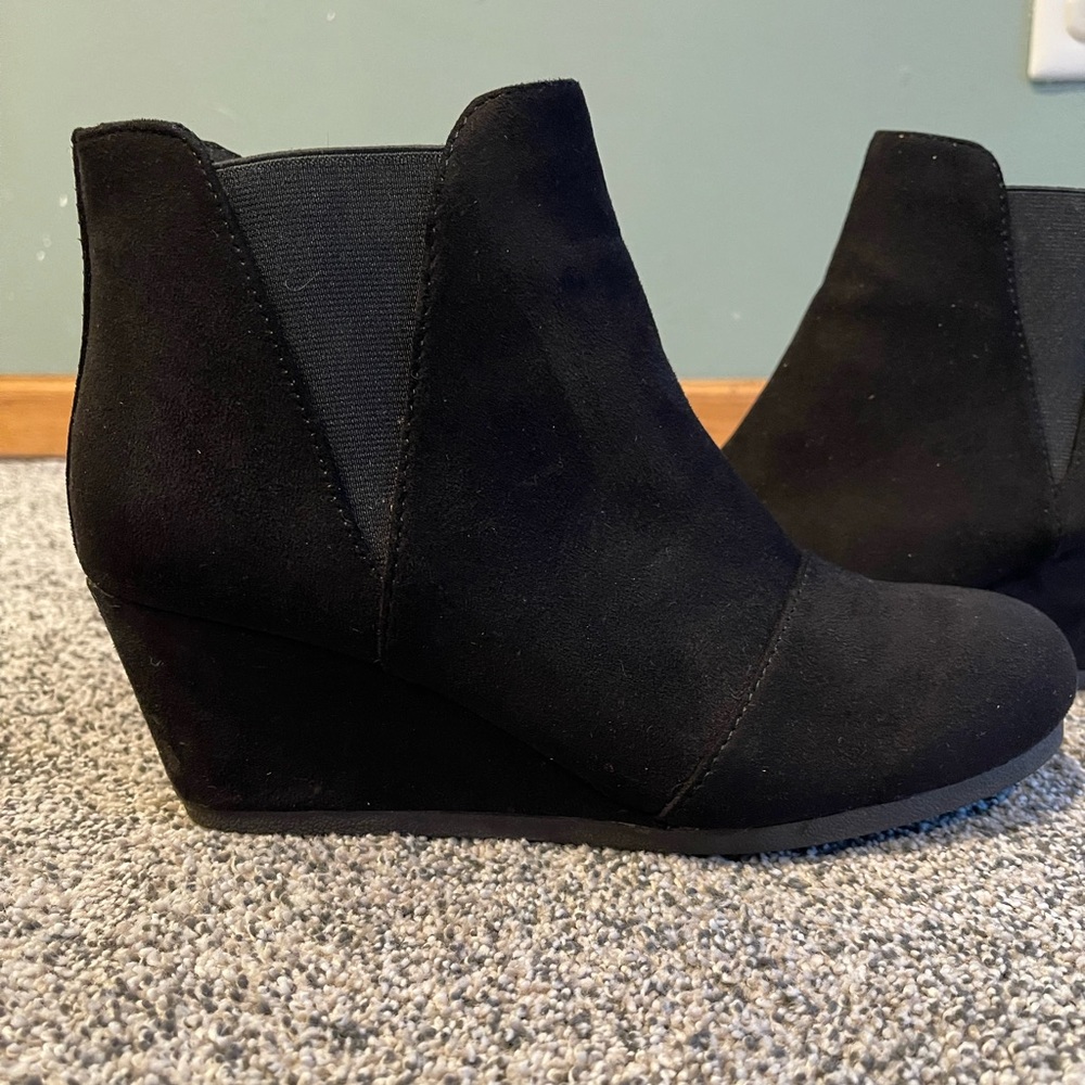 City Classified Pull On Wedge Heel Bootie size 10